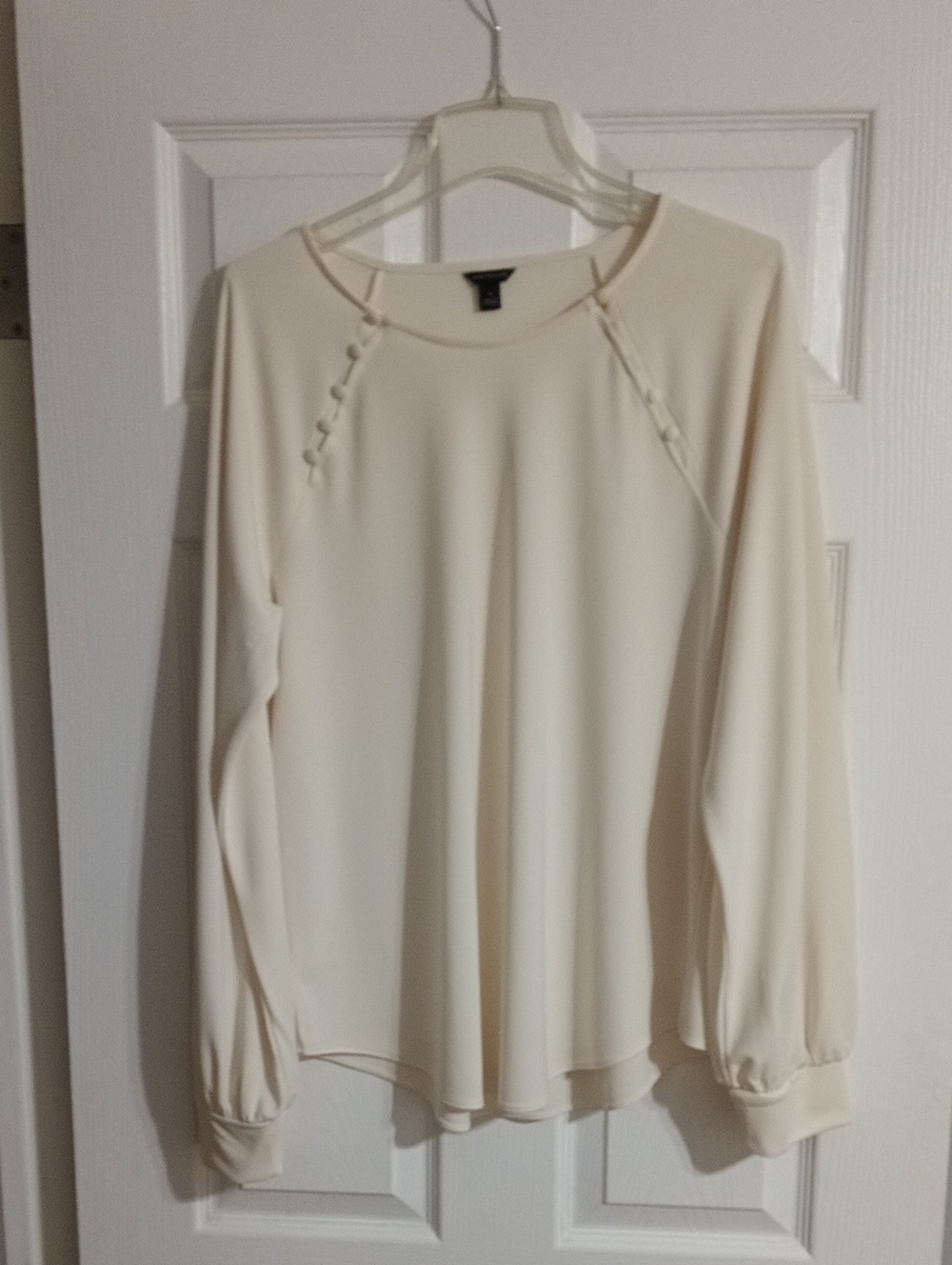 Ann Taylor Cream Long-Sleeve Button-Accent Blouse